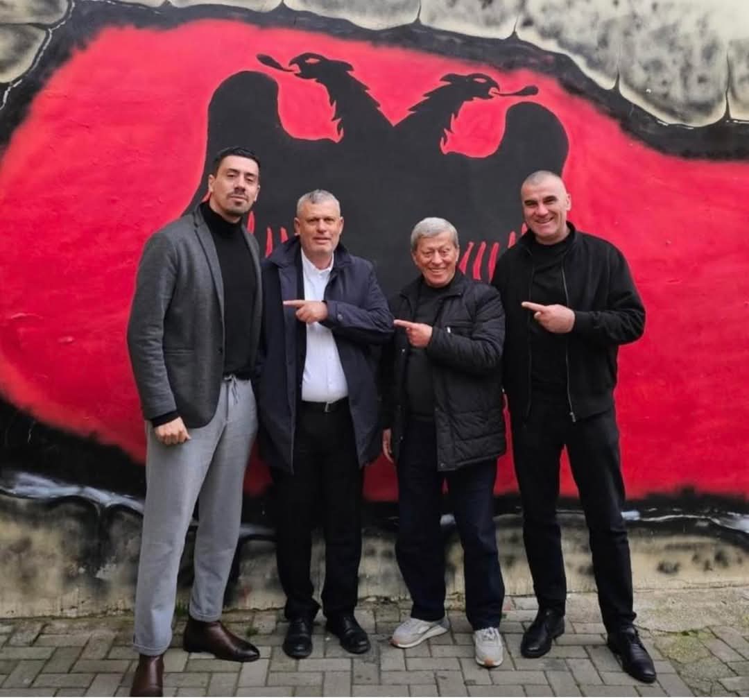 Çim Hajdari ndihmon Bashën për të plotësuar listën në Korçë me kunatin e Mirit të Xhikes Çim Hajdari ndihmon Bashën për të plotësuar listën në Korçë me kunatin e Mirit të Xhikes