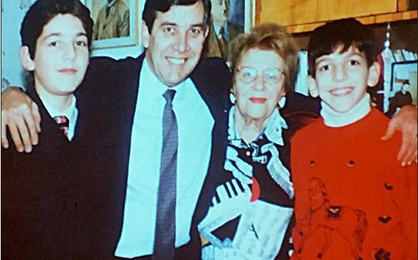 E vërteta mbi “braktisjen në azil” e Tinka Kurtit E vërteta mbi “braktisjen në azil” e Tinka Kurtit