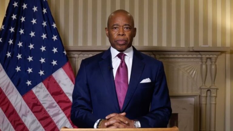 Gjykata shpall të pafajshëm kryebashkiakun e Nju Jorkut Eric Adams, e pëson prokurori akuzues dhe disa zyrtarë të Departamentit të Drejtësisë  …por nuk ishte i burgosur nga SPAK