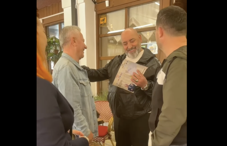 Pëllumb Seferi troket në dyert e qytetarëve të Tiranës: E ardhmja ndërtohet me njerëz, jo vetëm me ide