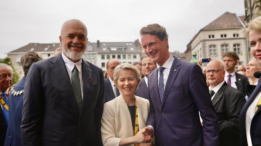 Pse u thirr Edi Rama në “folenë” e “ish-armiqve” të tij brenda CDU-së gjermane? Pse u thirr Edi Rama në “folenë” e “ish-armiqve” të tij brenda CDU-së gjermane?