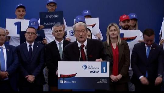 “A dëgjon ti sagapo”?! Rama ironi me opozitën në Sarandë: Nëse duan një çyryk që të ketë rripin e pantallonave të Vangjel Dules… “A dëgjon ti sagapo”?! Rama ironi me opozitën në Sarandë: Nëse duan një çyryk që të ketë rripin e pantallonave të Vangjel Dules…