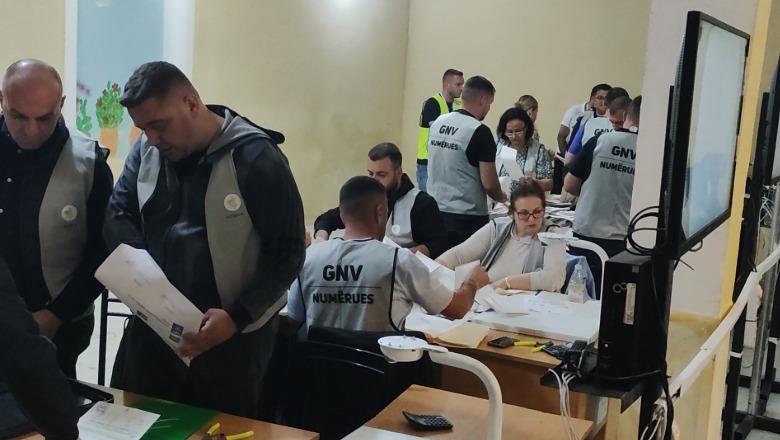 Vijon numërimi i votave për kandidatët: Kandidatët PD-së në Tiranë lufta vetëm për 1 mandat të mbetur, pjesë e betejës edhe Meta i pashpresë me vetëm1170 vota! Kandidatët e PS betejë për 7 mandate! Ja kush janë më të votuarit në të gjitha qarqet
