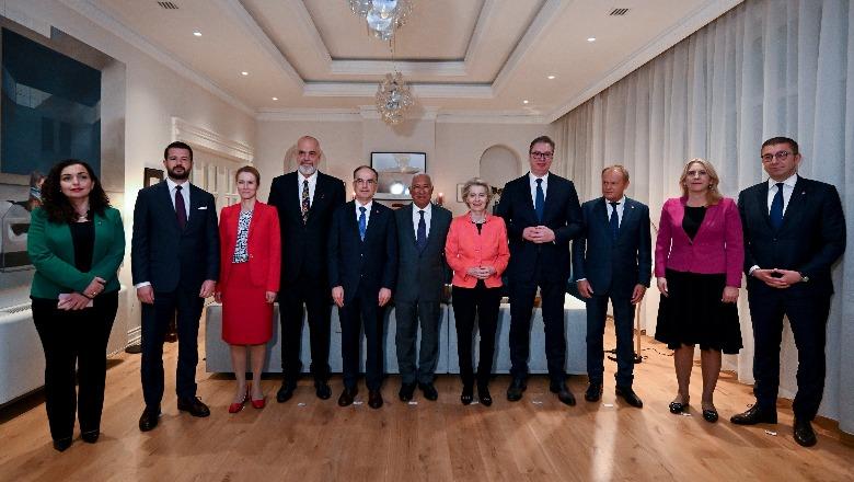 Samiti i Komunitetit Politik Europian, Rama darkë me liderët e BE dhe Ballkanit Perëndimor! Von der Leyen: Ndajmë një të ardhme të përbashkët Samiti i Komunitetit Politik Europian, Rama darkë me liderët e BE dhe Ballkanit Perëndimor! Von der Leyen: Ndajmë një të ardhme të përbashkët