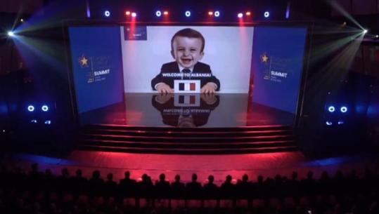 VIDEO/ 47 liderët e Europës ‘kthehen’ në fëmijë përmes IA, hapja spektakolare e samitit në Tiranë “shkrin” ndërkombëtarët VIDEO/ 47 liderët e Europës ‘kthehen’ në fëmijë përmes IA, hapja spektakolare e samitit në Tiranë “shkrin” ndërkombëtarët