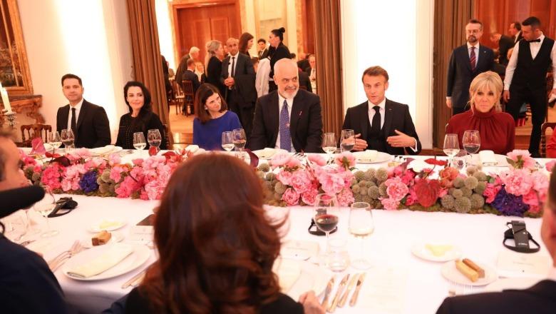 “Vendi juaj është në BE”! Macron ndan VIDEO-mesazhin në shqip për vizitën në Tiranë: Faleminderit për mikpritjen, miqësia jonë e fortë, ne po e çojmë në majat më të larta “Vendi juaj është në BE”! Macron ndan VIDEO-mesazhin në shqip për vizitën në Tiranë: Faleminderit për mikpritjen, miqësia jonë e fortë, ne po e çojmë në majat më të larta