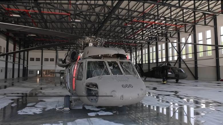 Hangar i ri për helikopterët Black Hawk në Farkë, Rama: ‘Shtëpia’ e tyre e re është gati (Video) Hangar i ri për helikopterët Black Hawk në Farkë, Rama: ‘Shtëpia’ e tyre e re është gati (Video)
