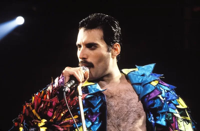 Freddie Mercury kishte një vajzë të fshehtë, me gruan e shokut të ngushtë: Historia e “B” që tronditi botën