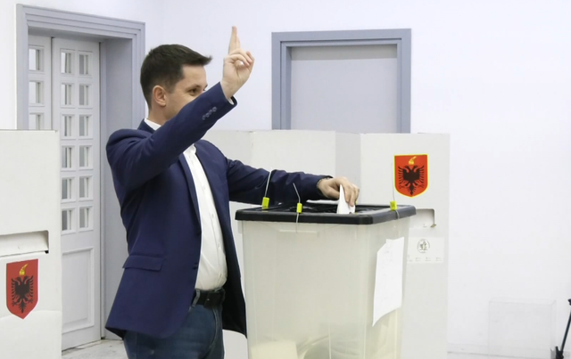 PD kërkon rinumërim të votave me shpresën që ta fitojë në tavolinë mandatin për Alimehmetin PD kërkon rinumërim të votave me shpresën që ta fitojë në tavolinë mandatin për Alimehmetin