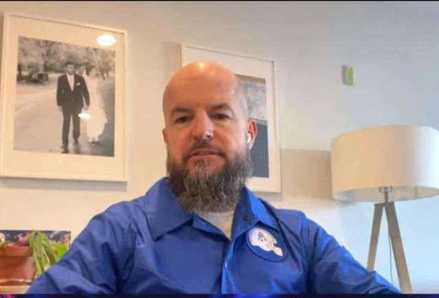 Alfred Lela mbron Tomor Alizotin, duke publikuar foton e një organi gjenital: Si aristrokat që është, ai e lë jashtë… Alfred Lela mbron Tomor Alizotin, duke publikuar foton e një organi gjenital: Si aristrokat që është, ai e lë jashtë…