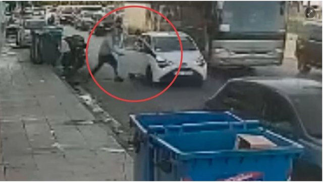 VIDEO/ Pamjet tronditëse: Momenti kur djali i biznesmenit të njohur shpëton nga rrëmbyesit VIDEO/ Pamjet tronditëse: Momenti kur djali i biznesmenit të njohur shpëton nga rrëmbyesit