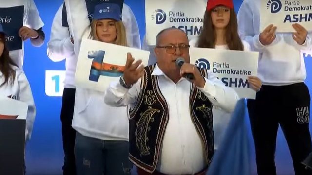 Muli urdhëron ndryshimin e këngës për LaCivitën Muli urdhëron ndryshimin e këngës për LaCivitën