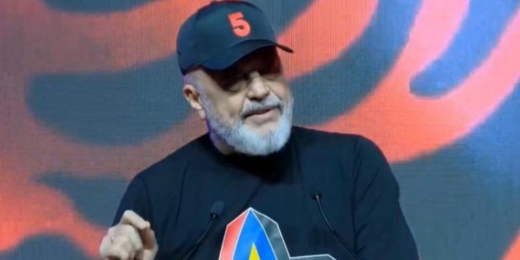 Fushatë “folklorike’”? Rama ironi me kllounët e fushatës: Ju jetoni me Wagnerin e Shekspirin, ne kemi Noizy-n dhe muzikën popullore Fushatë “folklorike’”? Rama ironi me kllounët e fushatës: Ju jetoni me Wagnerin e Shekspirin, ne kemi Noizy-n dhe muzikën popullore