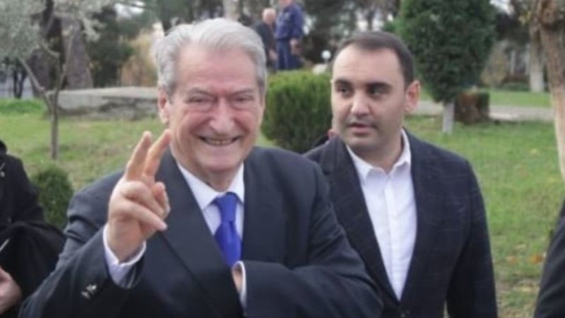 Të njëjtat mashtrime në kostum të ri! Pak kujtesë për katastrofën ekonomike që na lanë “berishët” Të njëjtat mashtrime në kostum të ri! Pak kujtesë për katastrofën ekonomike që na lanë “berishët”