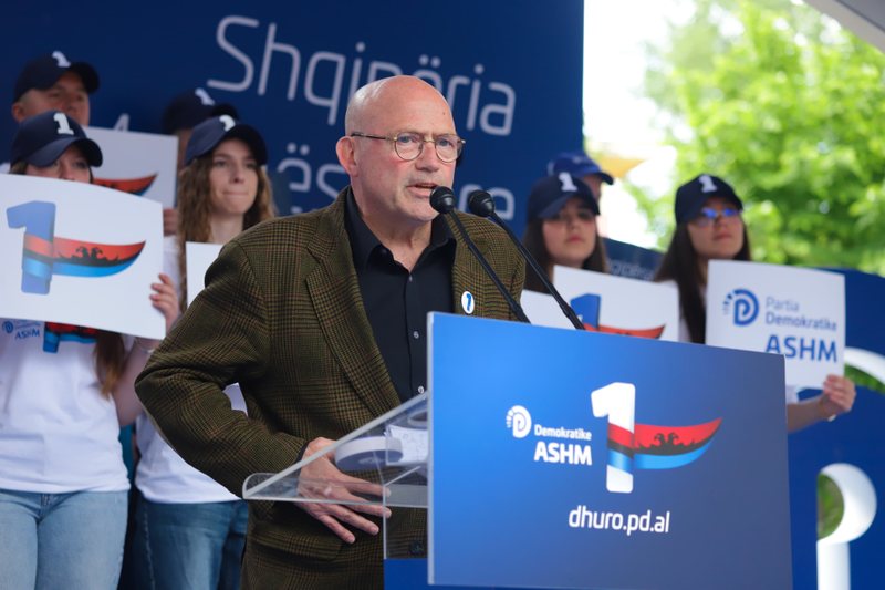 Pasi humbi zgjedhjet në Australi, LaCivita dërgon këshilltarin e tij në Tropojë: Berisha nuk mund t’ia dalë vetëm Pasi humbi zgjedhjet në Australi, LaCivita dërgon këshilltarin e tij në Tropojë: Berisha nuk mund t’ia dalë vetëm