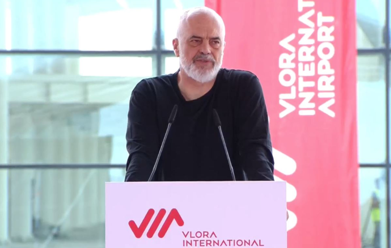 Fjala emocionuese! Ndryshimi drastik i dy shtetarëve: Berisha në pushtet urdhëronte pilotët të bombardonin Vlorën! Rama përuron aeroportin e ri ku do ulen avion për të shijuar Vlorën Fjala emocionuese! Ndryshimi drastik i dy shtetarëve: Berisha në pushtet urdhëronte pilotët të bombardonin Vlorën! Rama përuron aeroportin e ri ku do ulen avion për të shijuar Vlorën