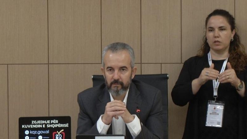 Një mercenar në KQZ! Pse e kërkoi dhe pse e fshehu Celibashi përgjigjen nga DHL? Një mercenar në KQZ! Pse e kërkoi dhe pse e fshehu Celibashi përgjigjen nga DHL?