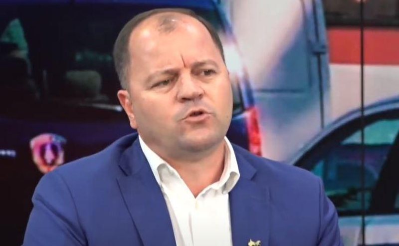 Edhe Lefterit që thuri këngë për LaCivitën i paskan vjedhur votat brenda PD-së Edhe Lefterit që thuri këngë për LaCivitën i paskan vjedhur votat brenda PD-së