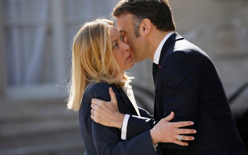 Një telefonatë nga Tirana fut në “sherr” Melonin me Macronin