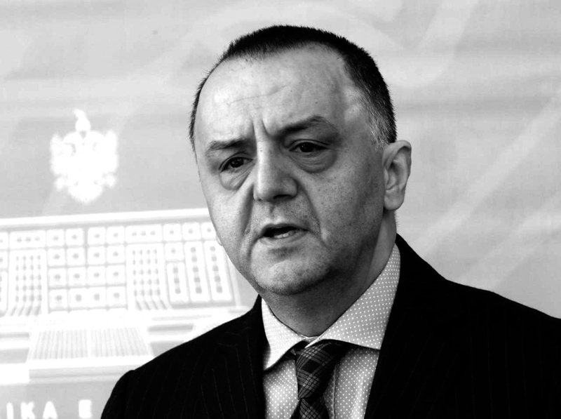 “Si s’u morëm njëherë vesh, mor burrë”?! Si e kam njohur unë Artan Lamen “Si s’u morëm njëherë vesh, mor burrë”?! Si e kam njohur unë Artan Lamen