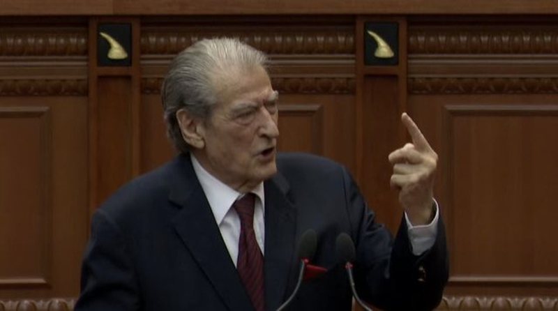 VIDEO/ “Koha juaj ka perënduar, e mbylle për sot siç e ke mbyllur përgjithmonë…me turp”! Spiropali i ndërpret fjalën në Kuvend, Berisha hutohet: Cila kohë?