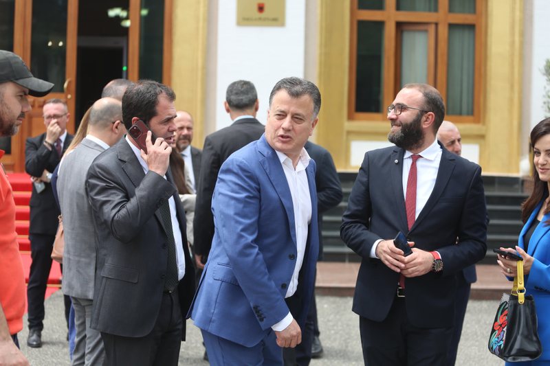 Muli ngre pikëpyetje mbi kriteret e reja të Ramës për ministrat