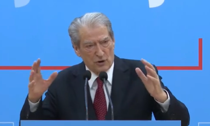 Bëni opozitë politikës, por jo Shqipërisë!