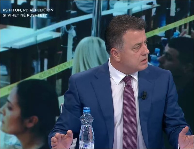 Pasi kishte lexuar “Antenën” Flamur Noka flet pa ndërruar asnjë presje: PS sot në parlament, sikur i kishte rënë mortja. Nxinte e steronte Pasi kishte lexuar “Antenën” Flamur Noka flet pa ndërruar asnjë presje: PS sot në parlament, sikur i kishte rënë mortja. Nxinte e steronte