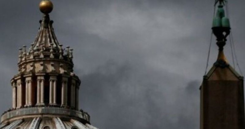 Sërish tym i zi nga oxhaku i Kapelës Sistine! Mbyllet pa rezultat votimi i dytë për zgjedhjen e Papës Sërish tym i zi nga oxhaku i Kapelës Sistine! Mbyllet pa rezultat votimi i dytë për zgjedhjen e Papës