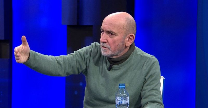 Tos Lubonja “sherr dhe lot” me Mul Nokën: Të thashë mos hajde më në studio po humbe, ti erdhe. Tani si do i’a bëjmë të shpëtojmë nga Rama, se Berisha nuk ka asnjë faj Tos Lubonja “sherr dhe lot” me Mul Nokën: Të thashë mos hajde më në studio po humbe, ti erdhe. Tani si do i’a bëjmë të shpëtojmë nga Rama, se Berisha nuk ka asnjë faj