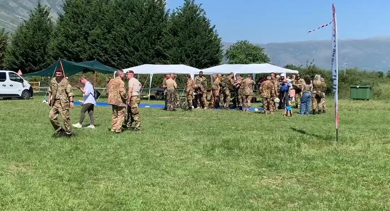 Aventura dhe turizëm, rreth 75 parashutistë nga Italia mbërrijnë në Gjirokastër Aventura dhe turizëm, rreth 75 parashutistë nga Italia mbërrijnë në Gjirokastër