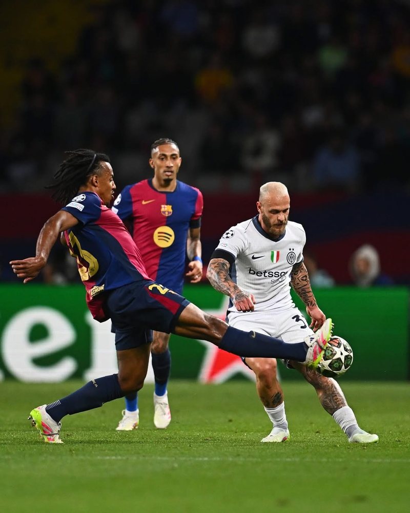 Interi reziston në Spanjë ndaj Barcelonës, barazim thriller në gjysmëfinalen e parë të Champions Interi reziston në Spanjë ndaj Barcelonës, barazim thriller në gjysmëfinalen e parë të Champions