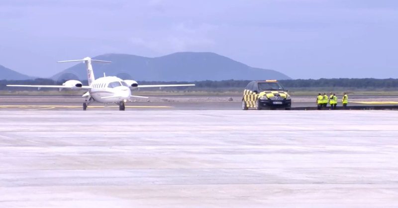VIDEO/ Ulet avioni i parë në aeroportin e Vlorës