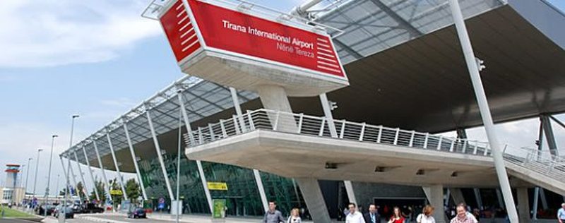 Rama ndan foto nga aeroporti i Tiranës: Së shpejti hapet sheshi për këmbësorët dhe parkimi nëntokësor Rama ndan foto nga aeroporti i Tiranës: Së shpejti hapet sheshi për këmbësorët dhe parkimi nëntokësor