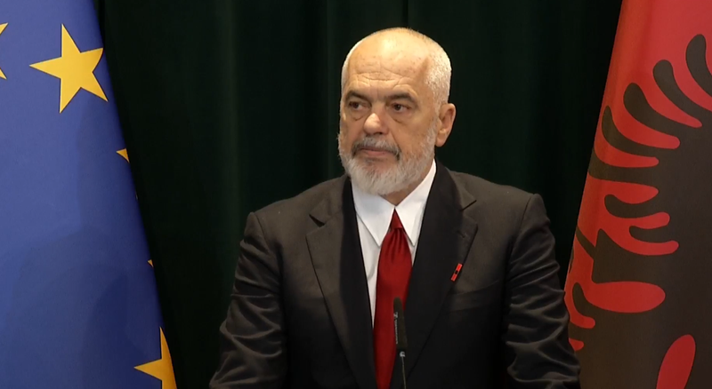 Rama në konferencë me Macron: Franca do të përfshihet në ndërtimin e hekurudhës Durrës-Prishtinë Rama në konferencë me Macron: Franca do të përfshihet në ndërtimin e hekurudhës Durrës-Prishtinë