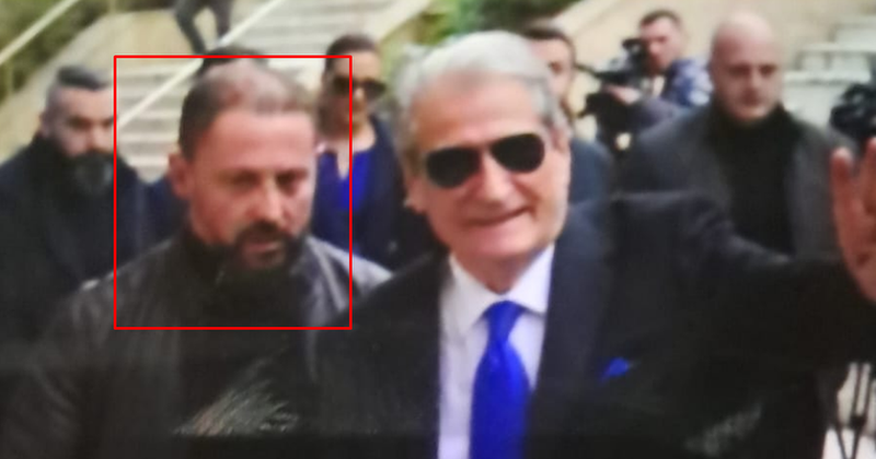 Mega-operacioni i SPAK dhe Italisë! Vëllai i truprojës së Sali Berishës, pjesë e grupit kriminal që transportonte tonelata kokainë Mega-operacioni i SPAK dhe Italisë! Vëllai i truprojës së Sali Berishës, pjesë e grupit kriminal që transportonte tonelata kokainë