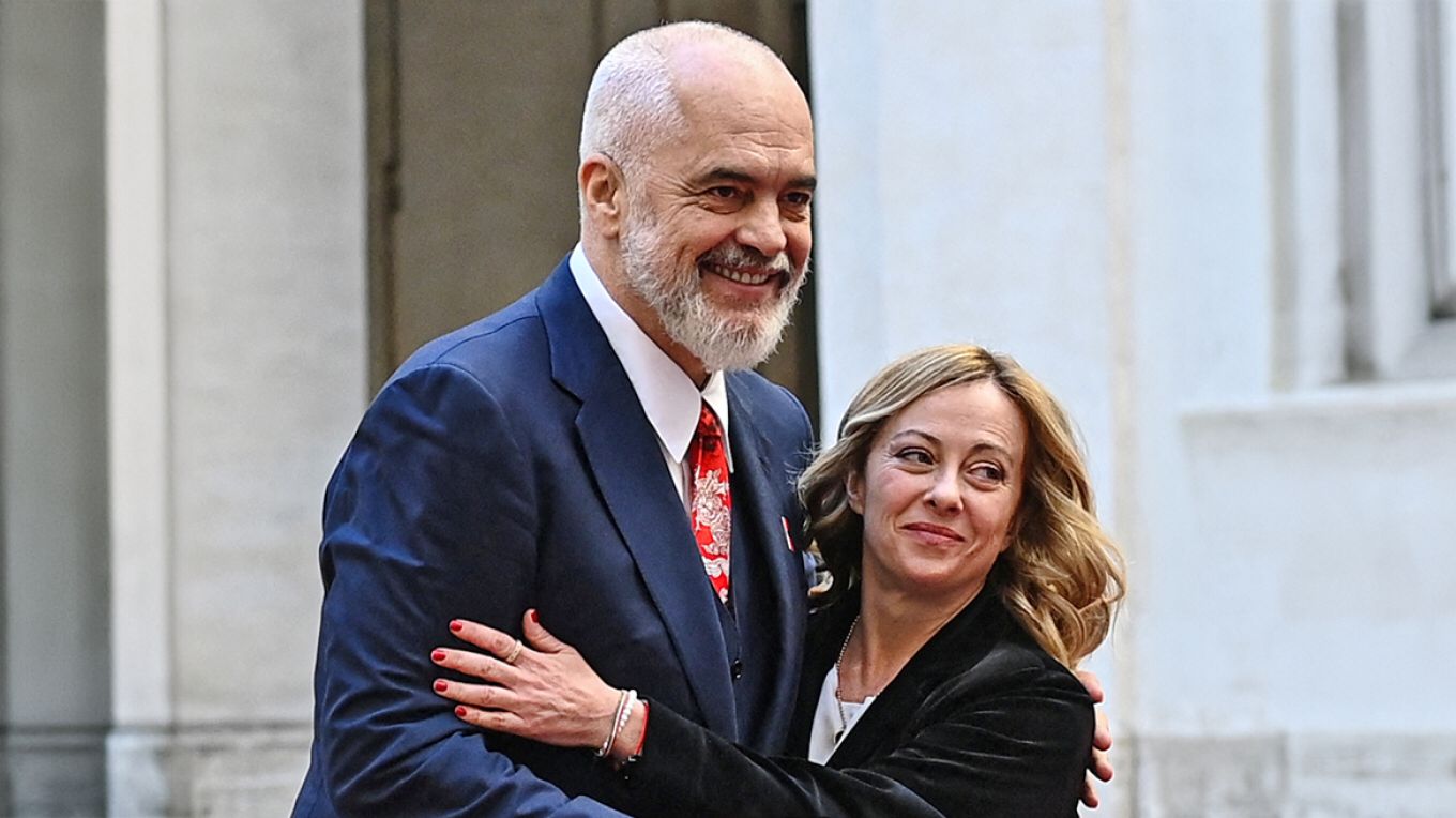 Miqësia Itali-Shqipëri e reflektuar te liderët: Meloni dhe Rama takim kokë më kokë në Tiranë.  Mediat italiane zbulojnë se për çfarë do të diskutohet