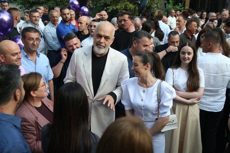 “Oj çfarë kanë me ty që të sulmojnë”! Nga Zegjineja, tek Sara, Edi Rama me “yjet” e reja të PS