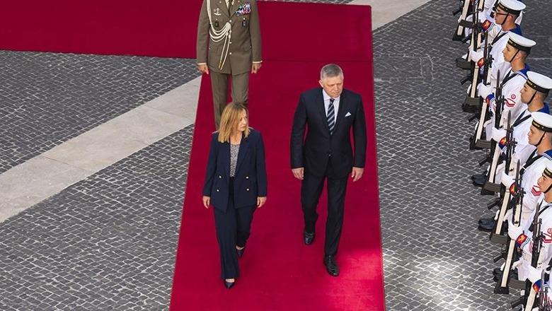 Kryeministri sllovak lavdëron Melonin: Marrëveshja Itali-Shqipëri për emigrantët është zgjidhje inovative