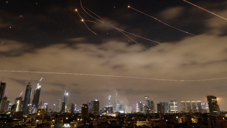 VIDEO/ Momenti kur Irani lëshon një raketë Fattah drejt Izraelit, “gjurmët” nuk ishin parë më parë VIDEO/ Momenti kur Irani lëshon një raketë Fattah drejt Izraelit, “gjurmët” nuk ishin parë më parë