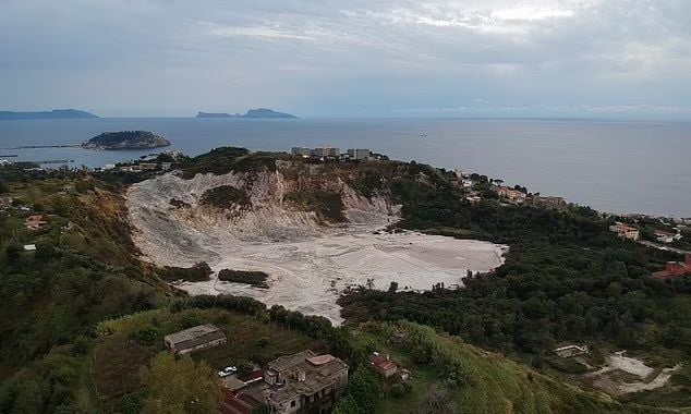 Një nga vullkanet më të mëdha është zgjuar, shkencëtarët: Do ta zhysë planetin në kaos Një nga vullkanet më të mëdha është zgjuar, shkencëtarët: Do ta zhysë planetin në kaos