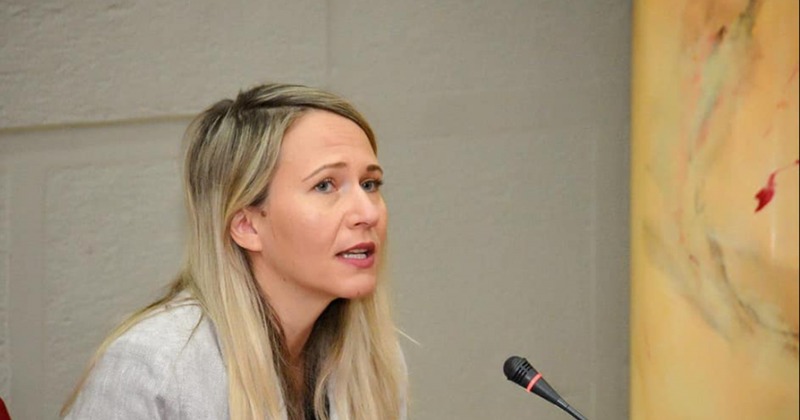 Kryetarja në detyrë e Bashkisë së Tiranës Anuela Ristani reagon ndaj emisionit investigativ të ish sekretarit të Ilir Metës Vojo Bregu: Fëmijët e mi nuk janë target për shantazh, kjo nuk është gazetari, por përndjekje Kryetarja në detyrë e Bashkisë së Tiranës Anuela Ristani reagon ndaj emisionit investigativ të ish sekretarit të Ilir Metës Vojo Bregu: Fëmijët e mi nuk janë target për shantazh, kjo nuk është gazetari, por përndjekje