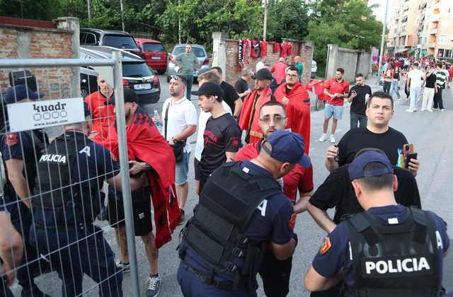 “The Guardian”: Si arritën autoritetet shqiptare të kalonin pa incidente përplasjen me Serbinë? “The Guardian”: Si arritën autoritetet shqiptare të kalonin pa incidente përplasjen me Serbinë?