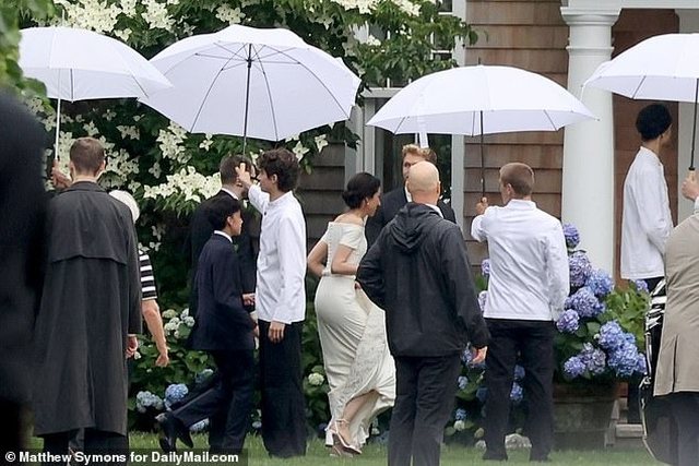 Dasmë si në përralla, Alex Soros martohet me Huma Abedin, këshilltaren e Clinton! Dasmë si në përralla, Alex Soros martohet me Huma Abedin, këshilltaren e Clinton!