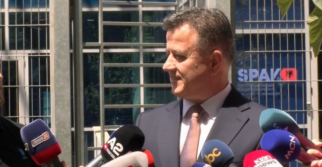 Avokati: “Flamur Noka gënjeu nuk u thirrë për zgjedhjet! Në SPAK, pas kallëzimit tim” Dosje për afera të rënda korruptive janë dorëzuar në prokurori Avokati: “Flamur Noka gënjeu nuk u thirrë për zgjedhjet! Në SPAK, pas kallëzimit tim” Dosje për afera të rënda korruptive janë dorëzuar në prokurori