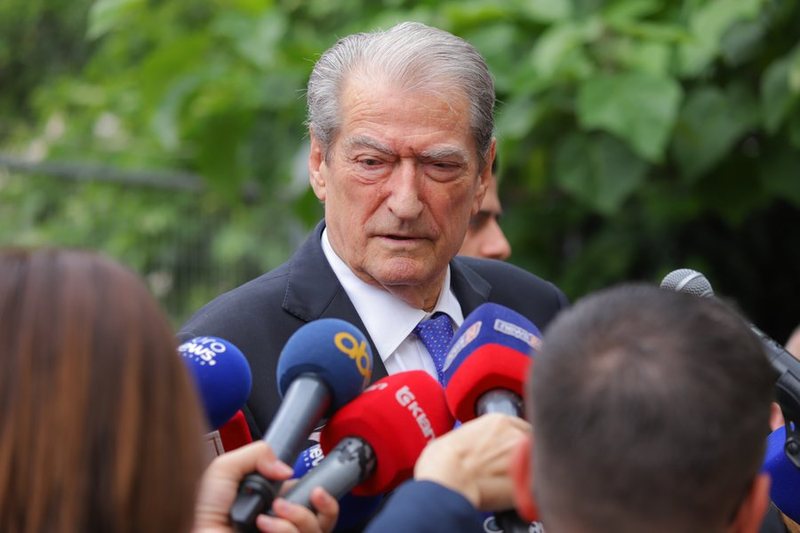 VIDEO/ Dumani “sy e vesh” për ndonjë sulm nga Veliaj! Berisha pas daljes nga SPAK e menderos publikisht, “Tini hesht”: Do quhet Altin Troplini! Kjo zyrë seksion i kartelit më të rrezikshëm