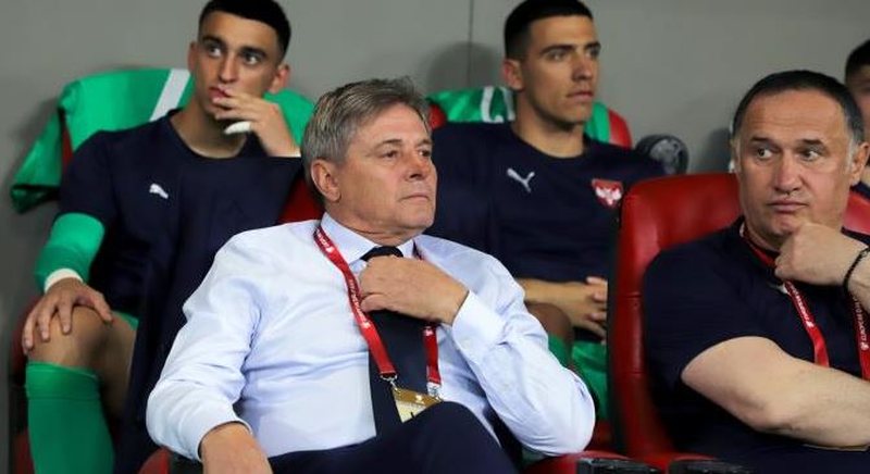 Nuk ju pëlqen? Gjeni trajner tjetër!”, Stojkoviç çmend serbët: Përgëzoj tifozët shqiptarë, atmosferë fantastike! Do doja ta kishim edhe ne Nuk ju pëlqen? Gjeni trajner tjetër!”, Stojkoviç çmend serbët: Përgëzoj tifozët shqiptarë, atmosferë fantastike! Do doja ta kishim edhe ne