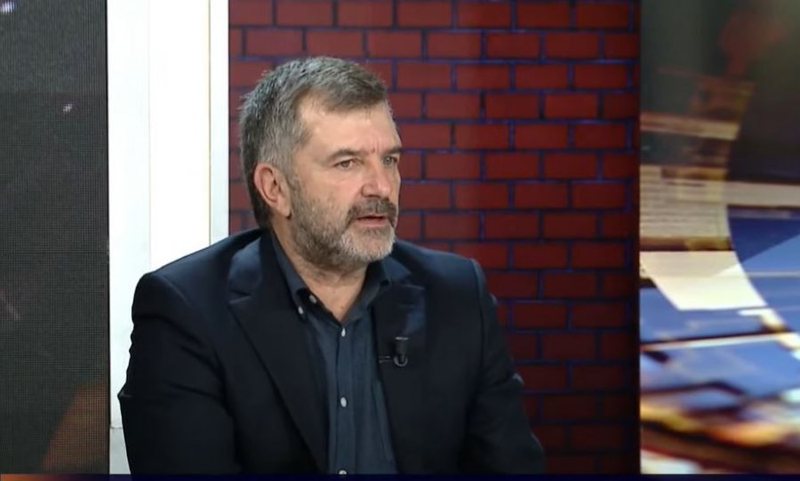 Andi Bushati: Bishat e SPAK kanë dalë jashtë kontrollit, po e mbajnë Veliajn në burg kot fare Andi Bushati: Bishat e SPAK kanë dalë jashtë kontrollit, po e mbajnë Veliajn në burg kot fare