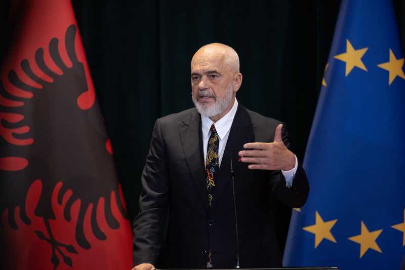 Gjykata i rrëzoi padinë për shpifje ndaj Bashës, reagon Rama: Gjyqtarja nën nivelin logjik të një 12-vjeçari, kërkon rritje page 700 euro