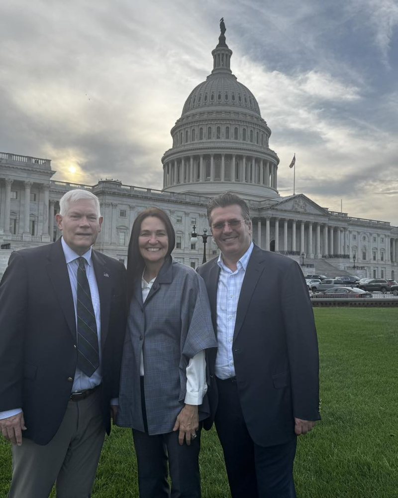 Me paratë që i pagoi LaÇivita si sekser Fatmir Mediu bredh nëpër korridore zyrash në SHBA! La në mes gjyqin për Gërdecin dhe poston foto rrugëve: U ankova për drejtësinë Me paratë që i pagoi LaÇivita si sekser Fatmir Mediu bredh nëpër korridore zyrash në SHBA! La në mes gjyqin për Gërdecin dhe poston foto rrugëve: U ankova për drejtësinë